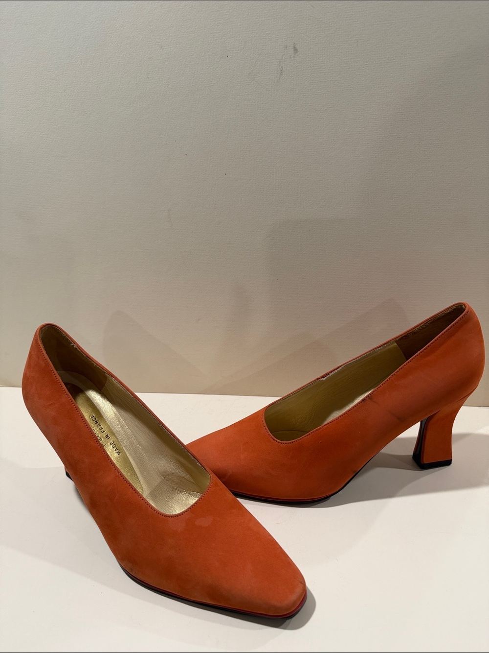 Charles Jourdan Paris Orange Suede Pump Heels Leather Gold Insole Sz 7.5